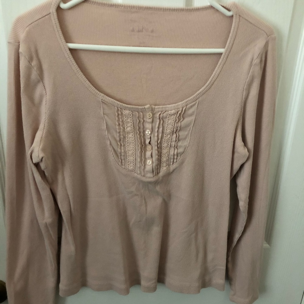 3/4” sleeve light pink shirt